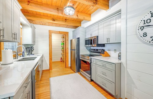Cashiers Cottage | Cashiers Cottage w/Screened Porch & Trail Access!
