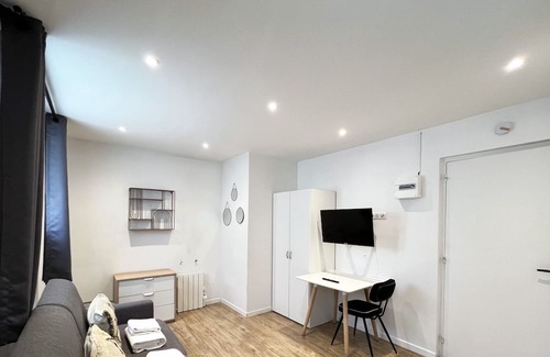 Amerique Apartment | Urban Flat 183 - Charming Studio in Paris