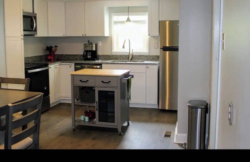 Afton House | Cozy Mountain Get Away in the Heart of the Nelson 151 Wine and Beer Trail.