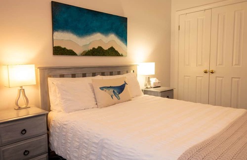 Pink Lake House | Enjoy a cosy country setting, starry nights and 5 minutes to the closest beach.