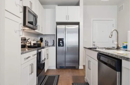 Southbank Apartment | San Marco Luxe! 1BR w/ Pool & Private Patio - Steps to Shops & Stadium