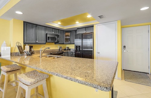 Punta Rassa Condo | BayView 132: Beach front 1b/1b condo. Amazing Sunsets and Resort Amenities
