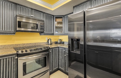 Punta Rassa Condo | BayView 132: Beach front 1b/1b condo. Amazing Sunsets and Resort Amenities