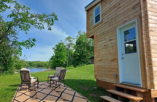 Rideau Lakes Cabin | Comfy and Cozy BUNKIE (Camping cabin - glamping)