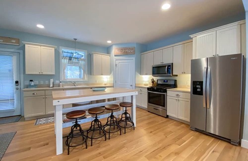 South Haven House | Charming house four blocks from Lake MI, with screened porch, yard games, & AC