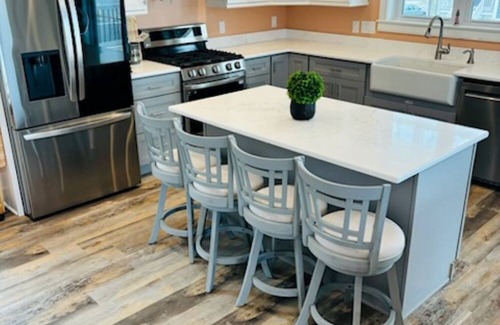 North Wildwood Apartment | EXPANSIVE DECKS BREATHTAKING BAY VIEWS! GREAT LOCATION!