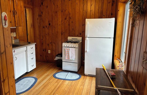 Ashville Cabin | Cozy Cabin close to Lake!