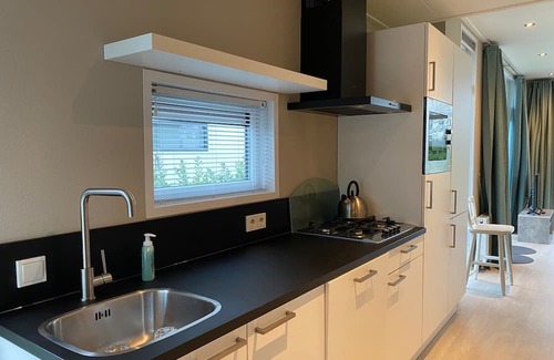 Lathum Ski Chalet | Chalet With Pond View in Gelderland