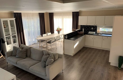 Lathum House | Holiday Home on the Recreational Lake