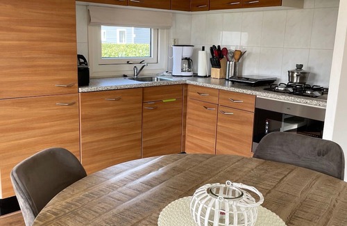 Lathum Ski Chalet | Nice Chalet With Dishwasher in a Holiday Park