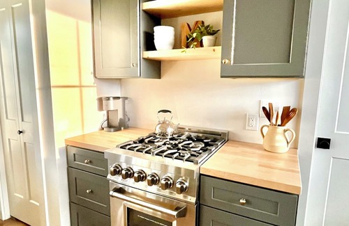 Columbia Falls Cottage | NEW! Kindal Kottage-Columbia Falls MT-20 min to Glacier Natl Park & Whitefish!