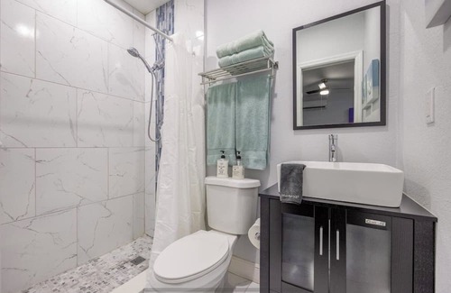 Centennial Apartment | Modern New DreamSpace minutes away from great entertainment!!