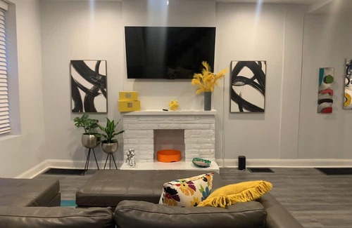 Academy - Sherman Park House | Urban Vivacious Family Oriented Home. 8 Minutes from Downtown St Louis!