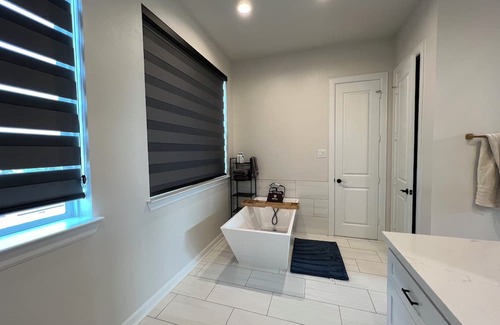 Shady Acres House | Entire House in the Heights: 3 beds/3.5 baths. Free street parking Near downtown