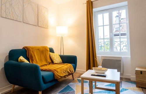 Chateauvert Apartment | Superbe T2 centre ville dernier étage avec balcon