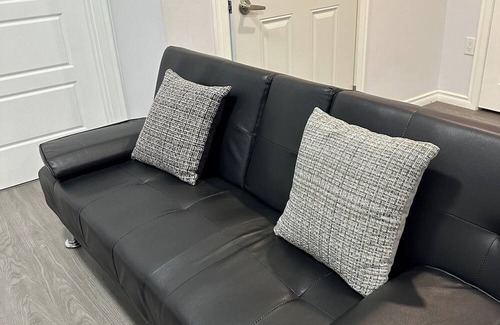Evanston House | A Clean One Bedroom Seconday Suite