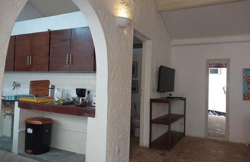 Cocody Apartment | Great 1 bedroom apartment, services included, with pool and garden