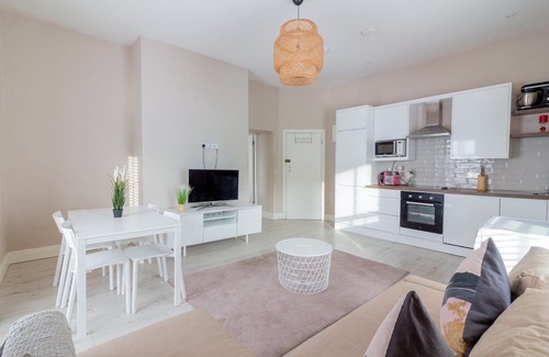 Dundrum Apartment | GuestReady - Serene Rosy in Churchtown