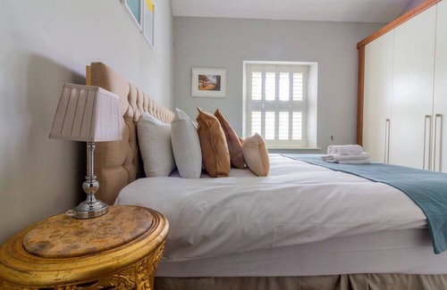 Malahide House | GuestReady - Opulence Malahide Seaside Cottage