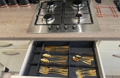 Dagenham House | The Platform - 2 Bed House + Free Parking