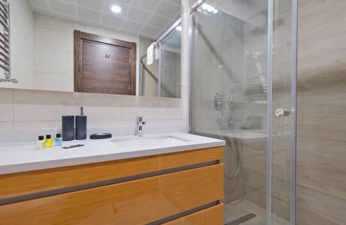 Basaksehir Apartment | Aspen - Modern Design 2BR Apt w/ Parking & Gym