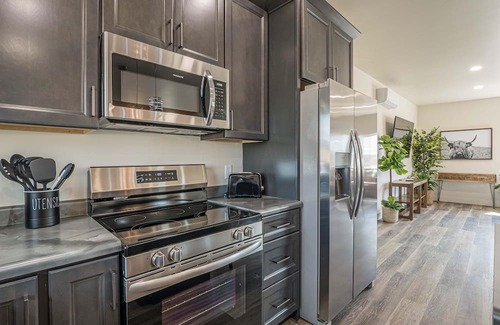 Grand Junction House | NEW! Desert Retreat Stunning Views, Near Golfing