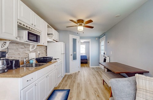North Wildwood Cottage | Charming single-level escape with shared patio, grill, full kitchen, & AC