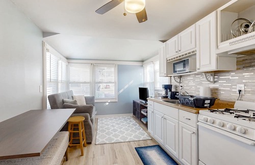 North Wildwood Cottage | Charming single-level escape with shared patio, grill, full kitchen, & AC