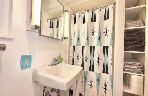 Douglas City House | RETRO RIVER RETREAT