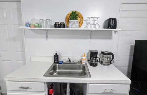 Leesburg House | WOW Modern & Cozy unit!! w/Private Entrance!
