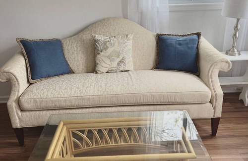 Lake Como House | Beautifully renovated cottage less than a mile to the beach!