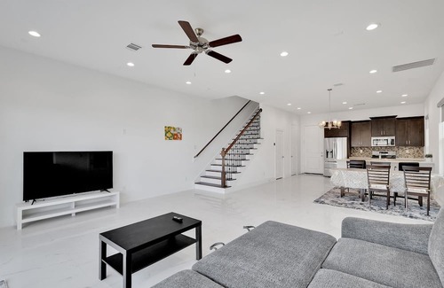 Astrodome House | Centrally Located Tx Medical Center - Walk To Nrg! 2 Bedroom Townhouse by RedAwning