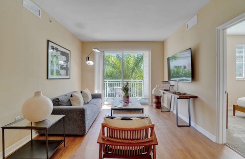 South Miami Apartment | Premium Two Bedroom | Upper Level