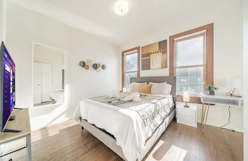 Brewers Hill House | Lavish 2BR Respite Fiser Forum Free WI-FI