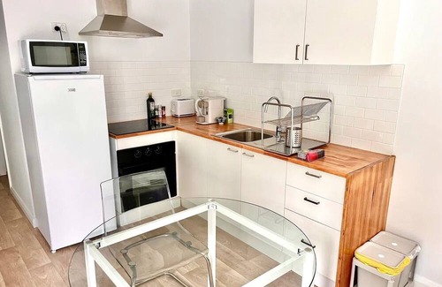 Umina Beach Cottage | Kailua Retreat - A secluded tropical sanctuary