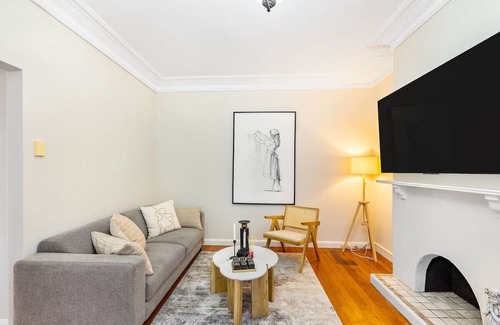 South Brisbane Apartment | European Casa Getaway with Riverview balcony