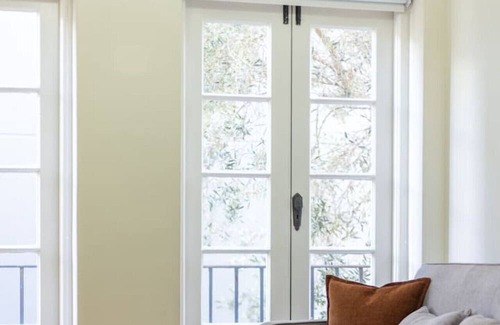 South Brisbane Apartment | European Casa Getaway with Riverview balcony