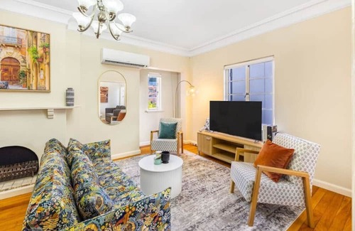 South Brisbane Apartment | European elegance Casa Getaway with river view