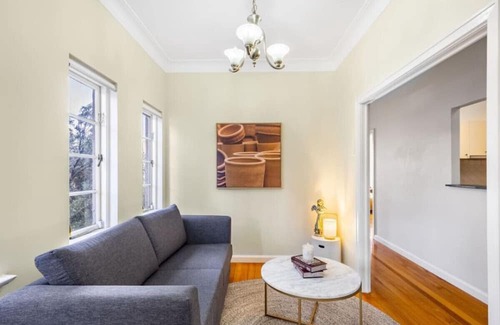 South Brisbane Apartment | European elegance Casa Getaway with river view