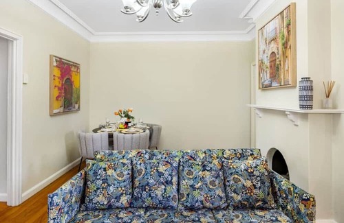 South Brisbane Apartment | European elegance Casa Getaway with river view