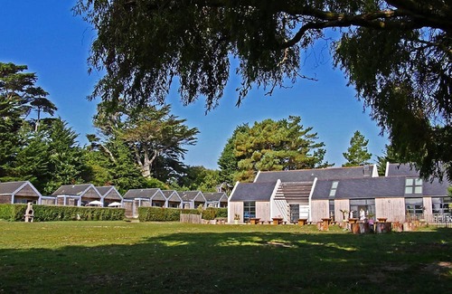 Ile-de-Batz House | Explorez le Jardin Colonial de L'île de Batz : un Joyau du Nord-finistère, Parfa