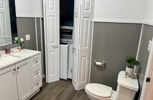 Erie House | Cozy Erie house few steps from waterfront and downtown
