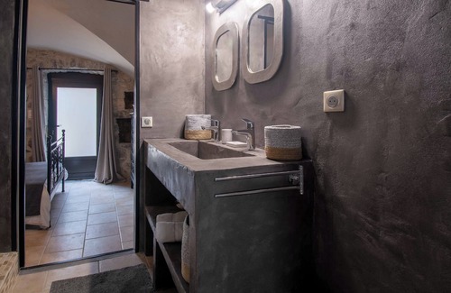 Berrias-et-Casteljau Bed & Breakfast | Chambre D'hôtes La Voûte - Berrias et Casteljau - L'antre de Pierres