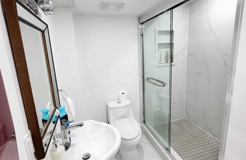 Meadowvale Village Apartment | Feels like Home 15 Minutes From Toronto Pearson Airport. Cozy Apartment To Luv