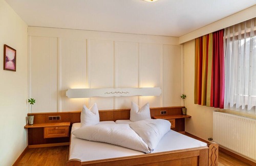 Oberau Apartment | Apartment 'Landhaus Sonnenzauber Sonnenschein1' with Mountain View, Balcony and Wi-Fi