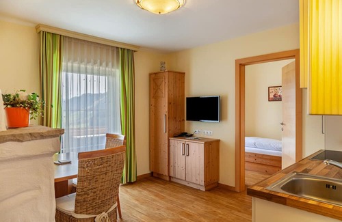 Oberau Apartment | Apartment 'Landhaus Sonnenzauber Zauberwinkel1' with Mountain View, Balcony and Wi-Fi