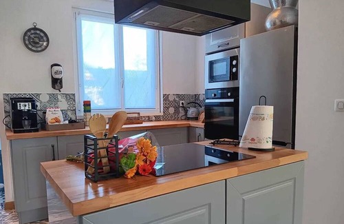 La Poterie-Cap-d'Antifer Villa | Homerez - Villa for 8 ppl. with swimming-pool, sauna, jacuzzi, spa and garden