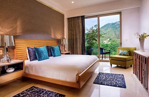 South Shore Hotel Area Resort | Garza Blanca: The Grand Penthouse Suite. New Years