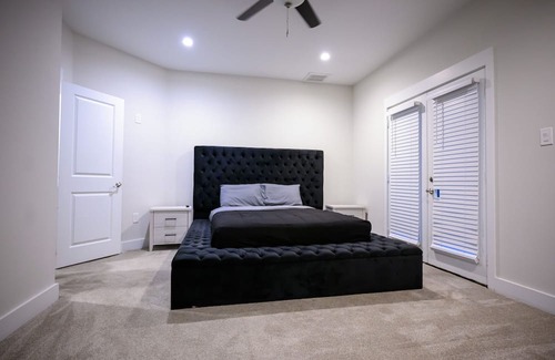 Shady Acres House | Perfect Houston getaway!! With 3 spacious bedrooms and a beautiful rooftop patio