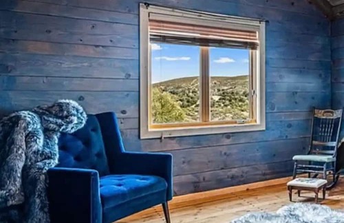 Julian Cabin | cozy Room on a log cabin on the Mountains of Julian.